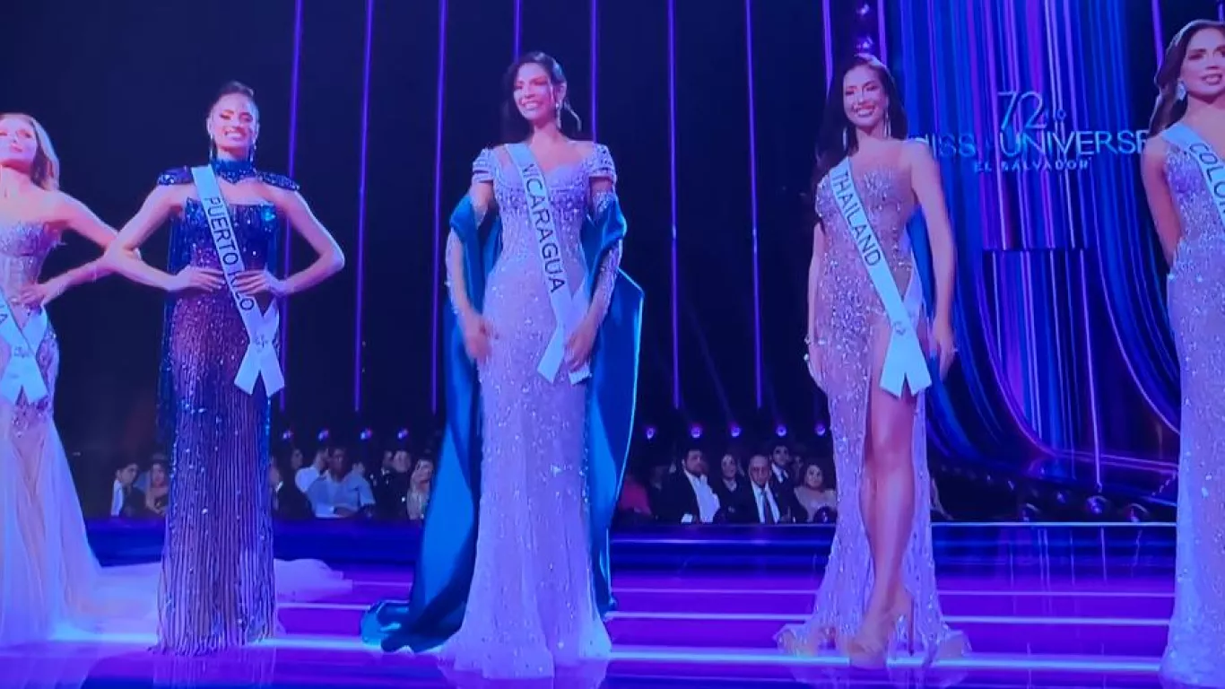 Miss Universo Camila Avella de Colombia entre las cinco finalistas